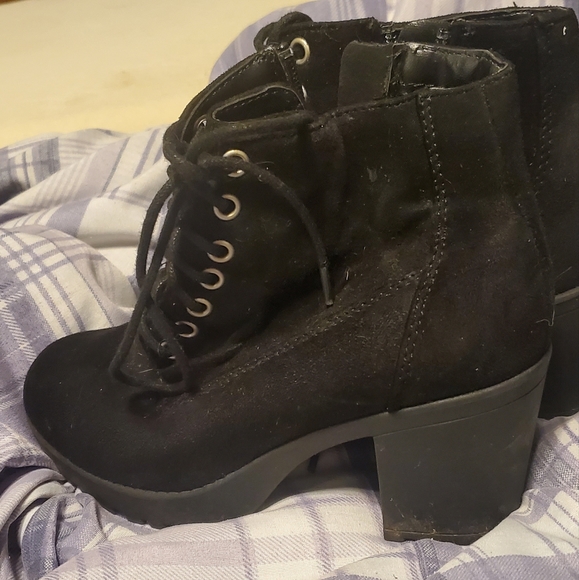 Women boots size 6 black - Picture 2 of 4